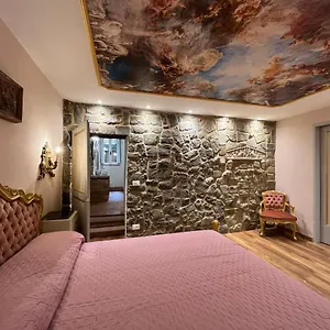- The House With Well And The Frescos Palace Appartamento